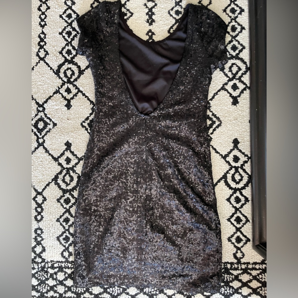 Backstage Sequin Bodycon Dress - Picture 4 of 5